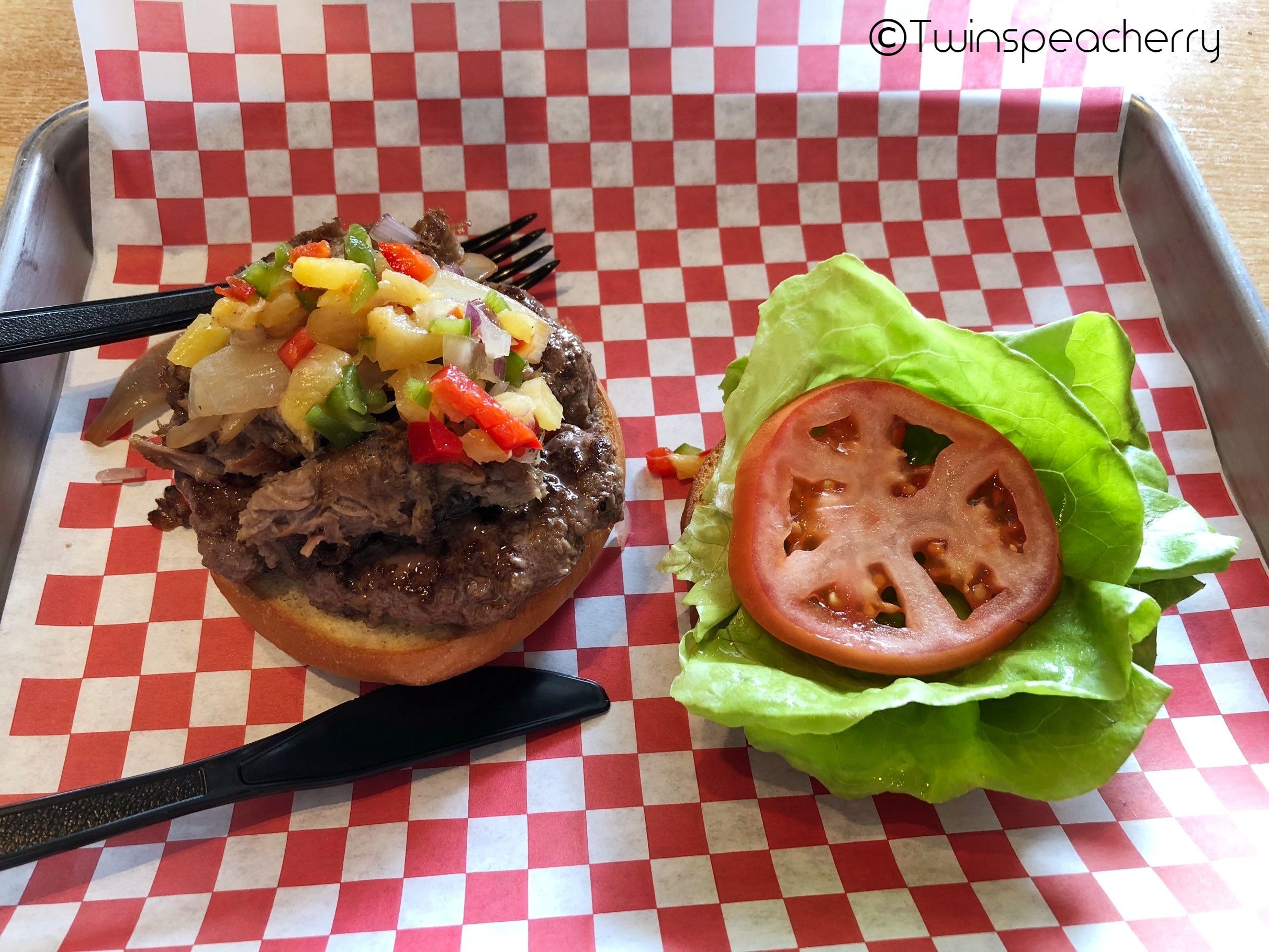 Honolulu Burger Company（ホノルル・バーガー・カンパニー）野菜とパイナップルトッピング！